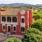 Servicio multimedia profesional para hoteles, vista aérea fachada principal y jardines Hotel Can Garay.