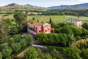 Servicio Profesional Multimedia para hoteles . Vista aérea jardines y Hotel Can Garay.